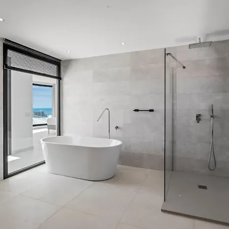 Nirvana - Pool, Jacuzzi, Terrace & Sea View 빌라 *