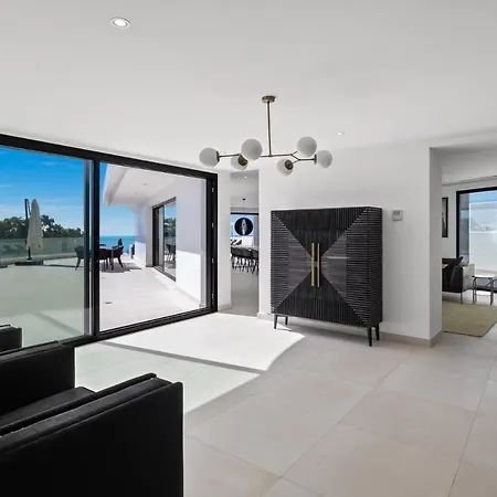 빌라 Nirvana - Pool, Jacuzzi, Terrace & Sea View *