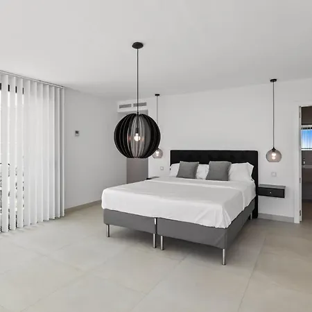 Nirvana - Pool, Jacuzzi, Terrace & Sea View Fuengirola